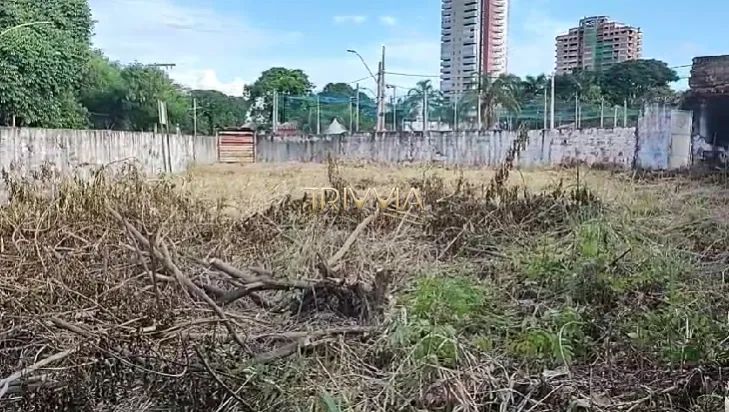 Lote Amplo em Localização Privilegiada