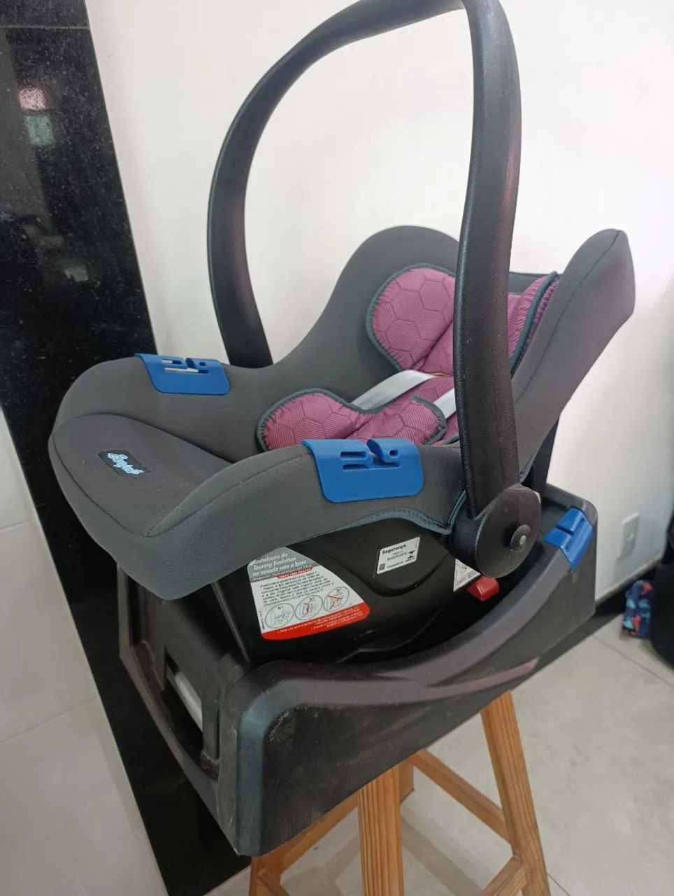 Vendo carrinho de bebê e bebê conforto com base  - Foto 4