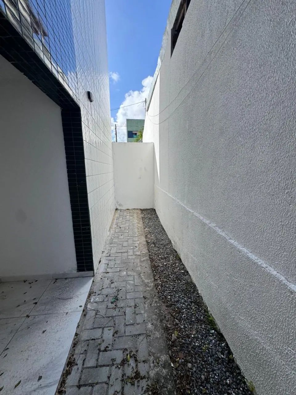 REPASSE COM QUINTAL PRIVATIVO + suíte!  Prédio com piscinas ! - Foto 2