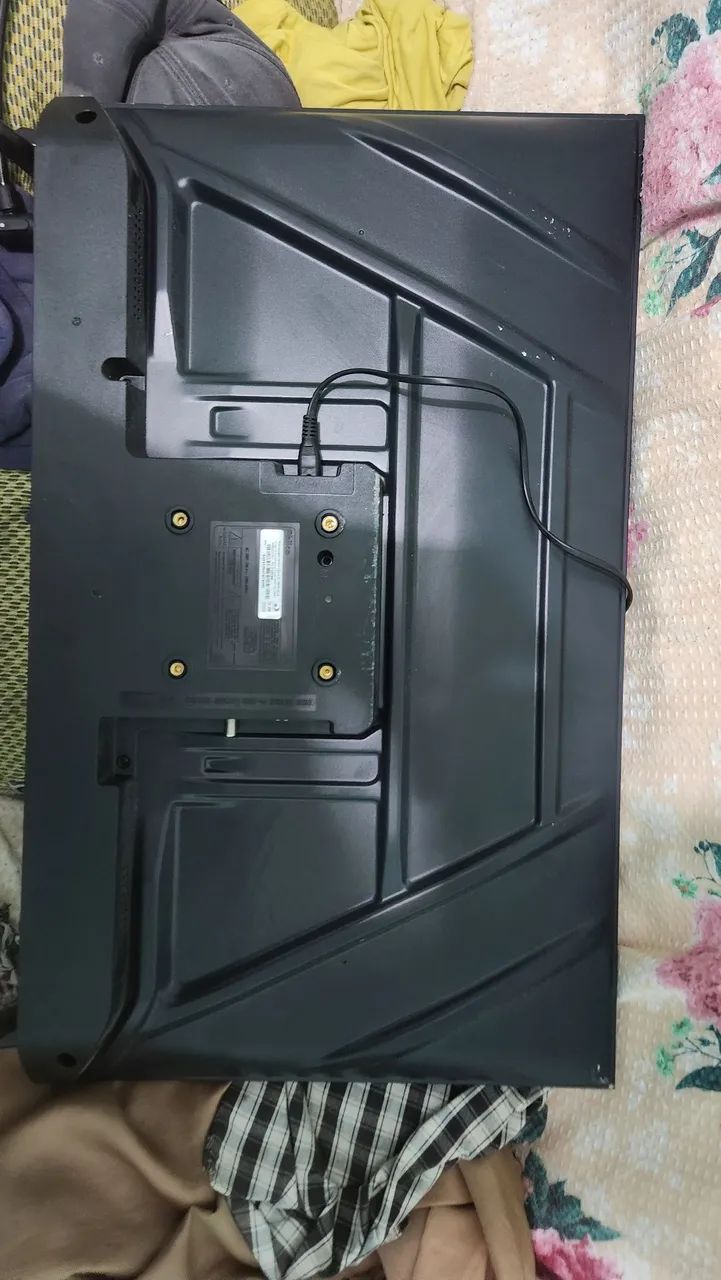 Vendo tv 32 smart com tela quebrada 
