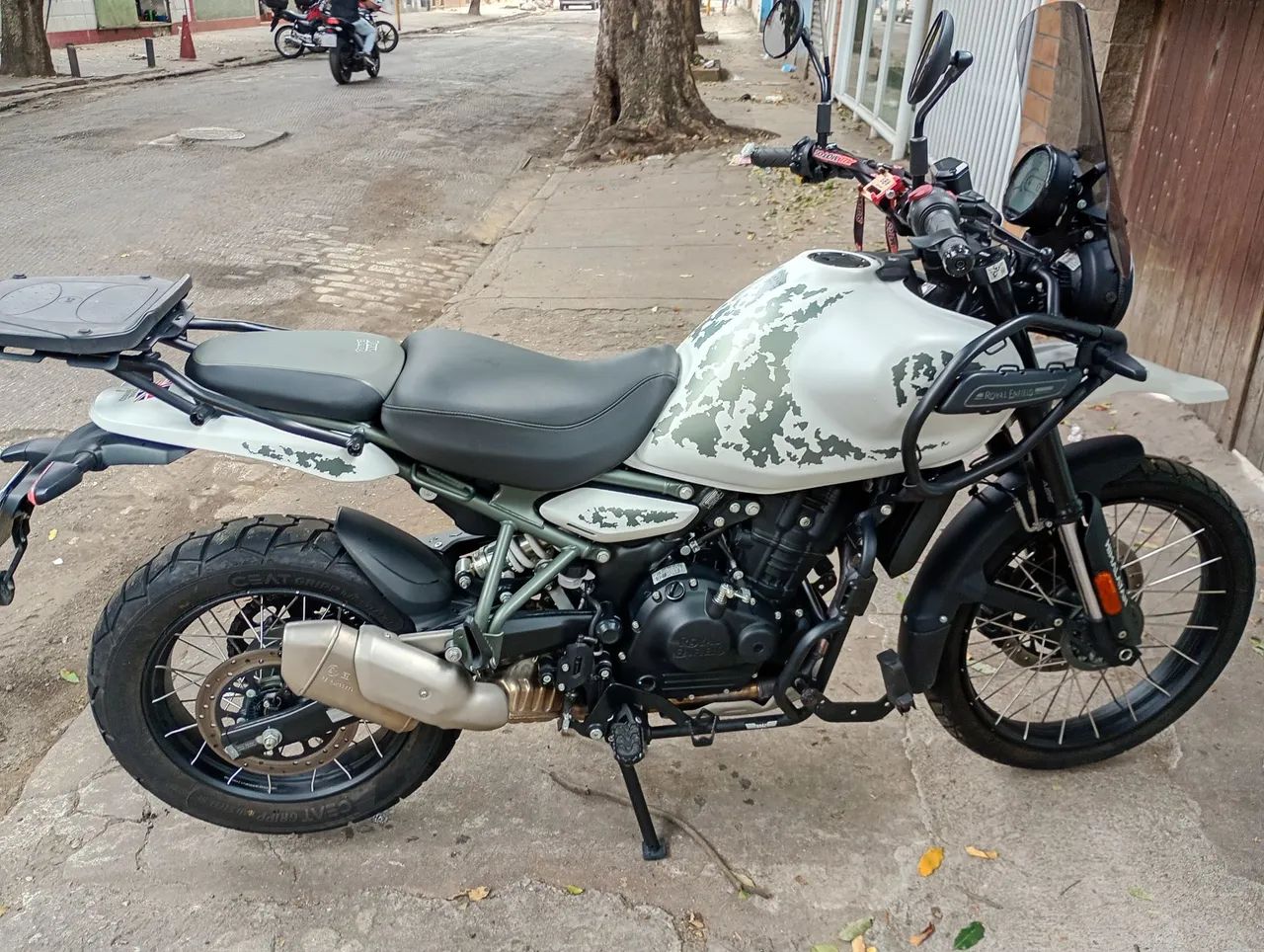 Himalayan 450 nova e com acessórios  - Foto 5