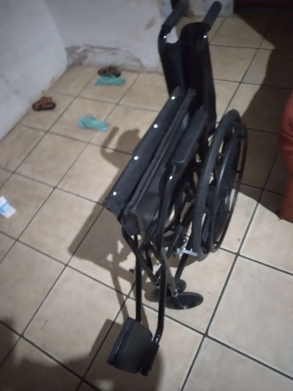 Vendo 1 cadeira de rodas 