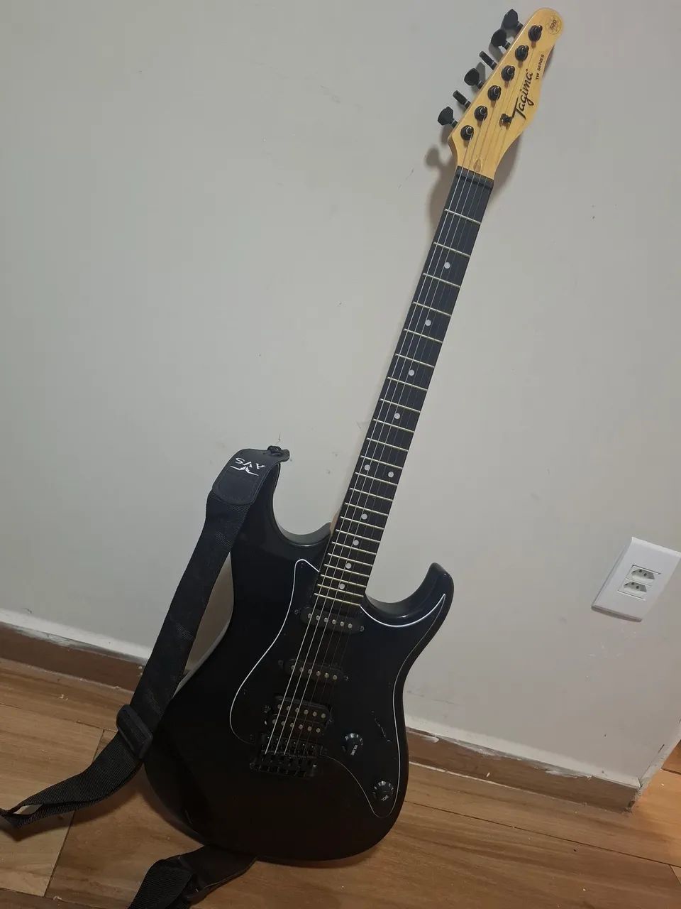 Guitarra Preta com Pedaleira 