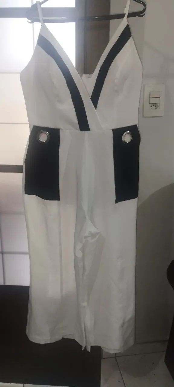 MACACÃO FEMININO BRANCO E PRETO - ELEGANTE E MODERNO
