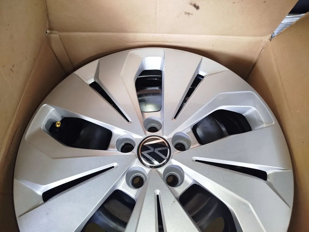 Jogo 4 rodas ferro 16" T-cross + calotas + parafusos - Foto 4