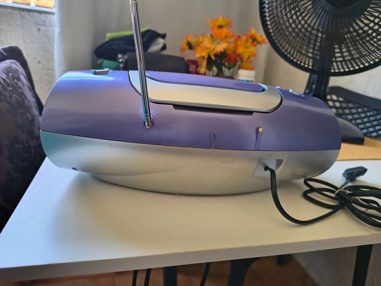 Toca CD e rádio (elétrico e pilhas) com USB - Foto 4