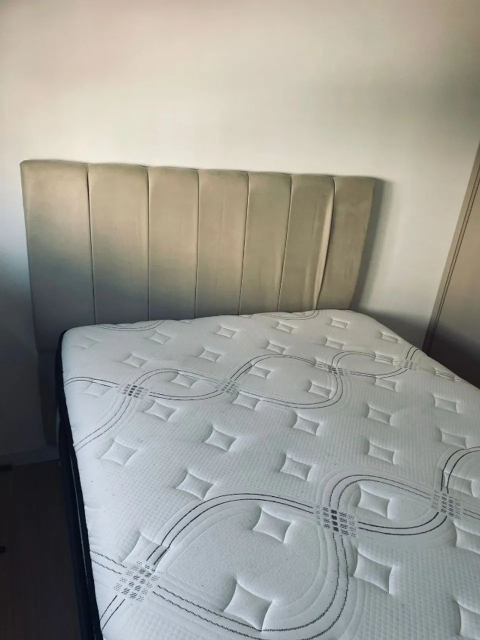 CAMA DE CASAL COM BAÚ COM COLCHÃO E CABECEIRA - Foto 2