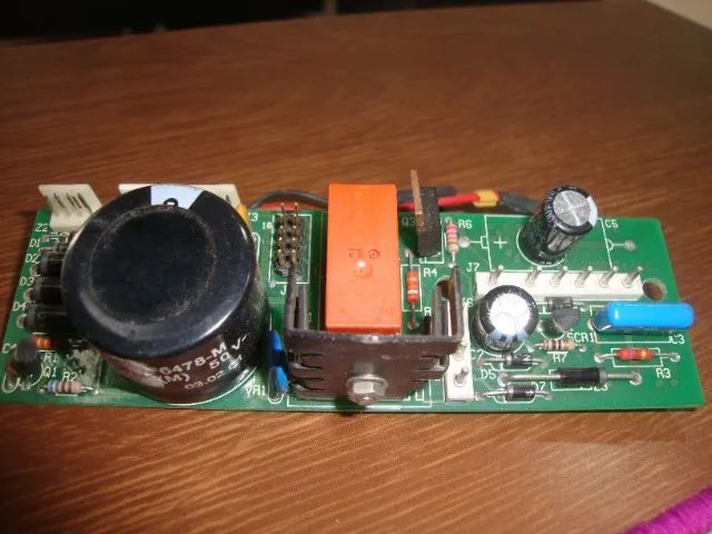 Placa eletronica comutadora 110v/220v para Bomba de Infusão Nutrimat II BBRAUN  - Foto 2