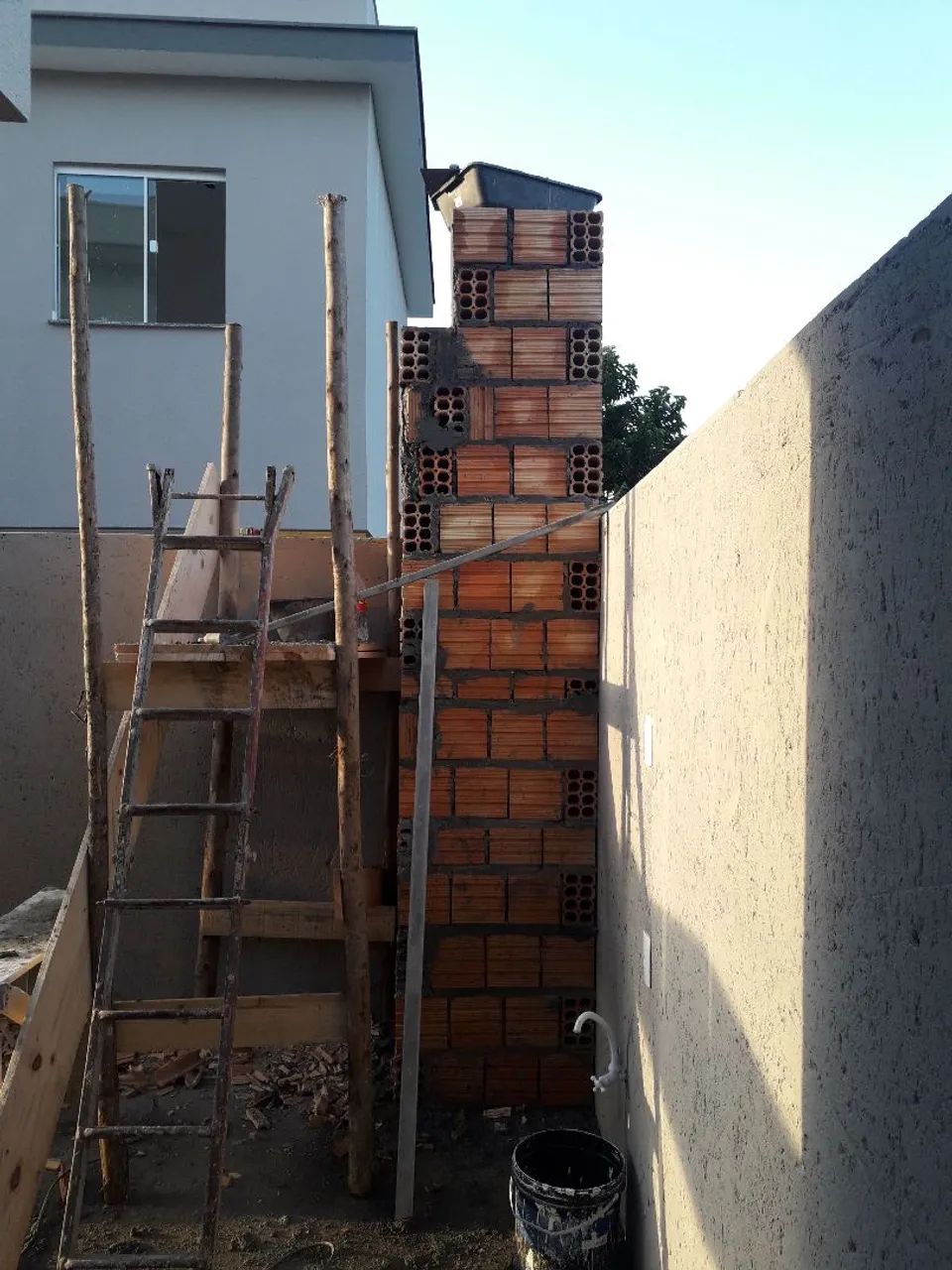 Pedreiro,  carpinteiro, construção, reforma, telhado, deck pergolado, mezanino  - Foto 4