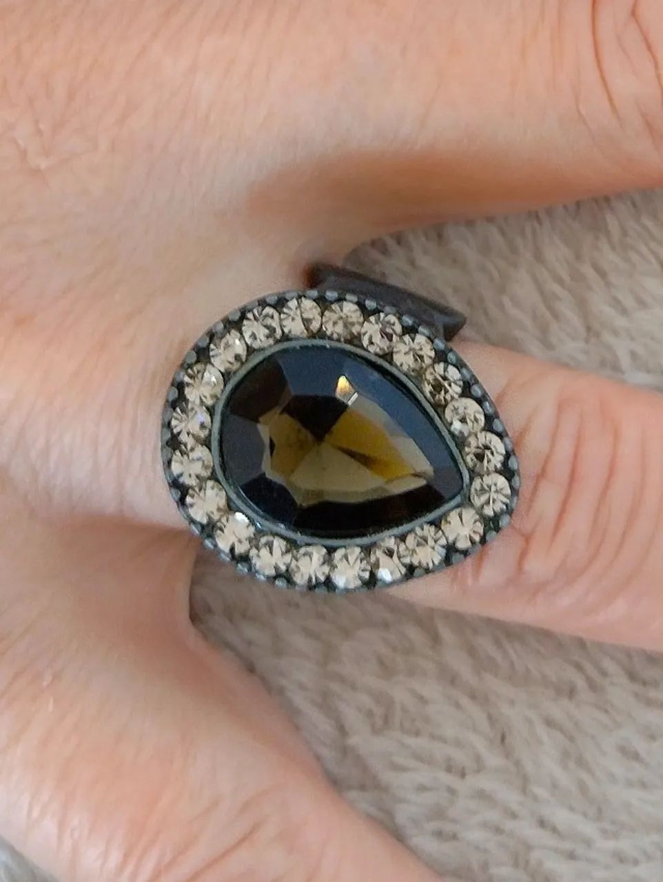 Anel Pedra Gota Preta e Strass Ajustável - Foto 3