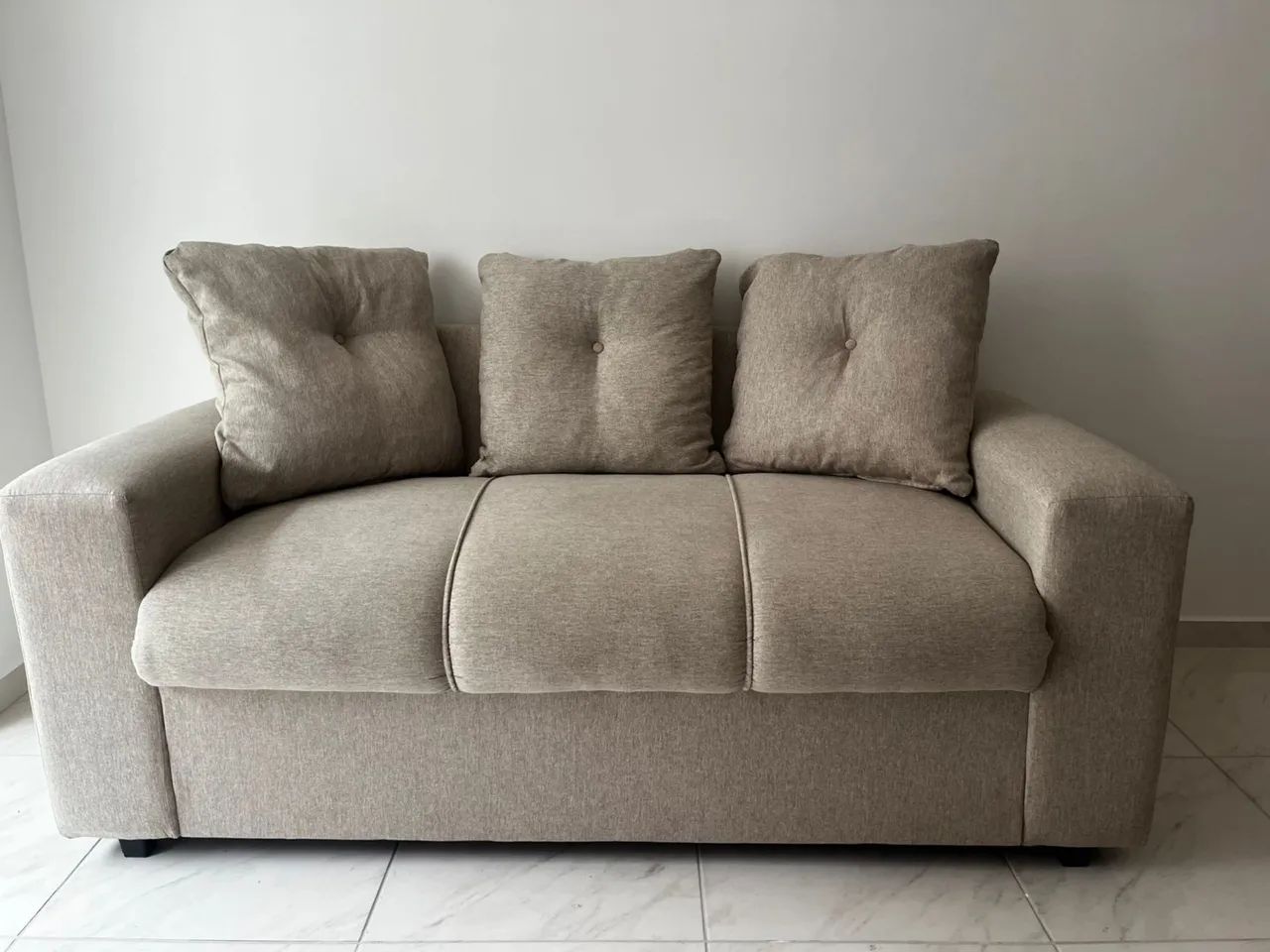 Three-Seater Sofa471883662156769281