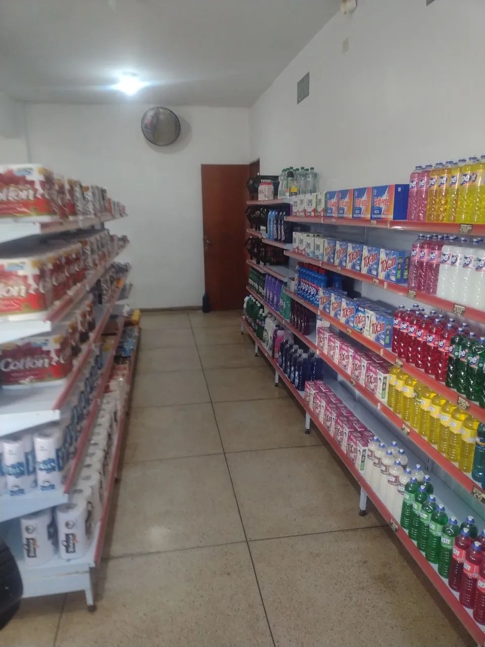Mercearia a venda 