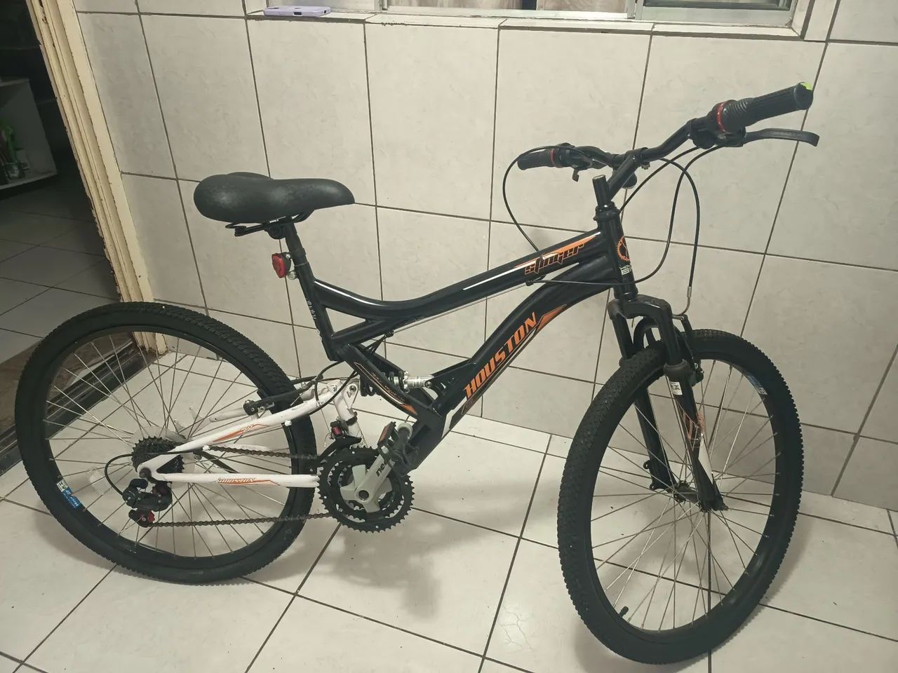 Bicicleta semi nova!!! Linda!!