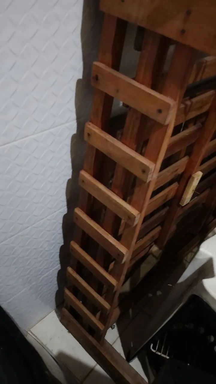 Cama de madeira 