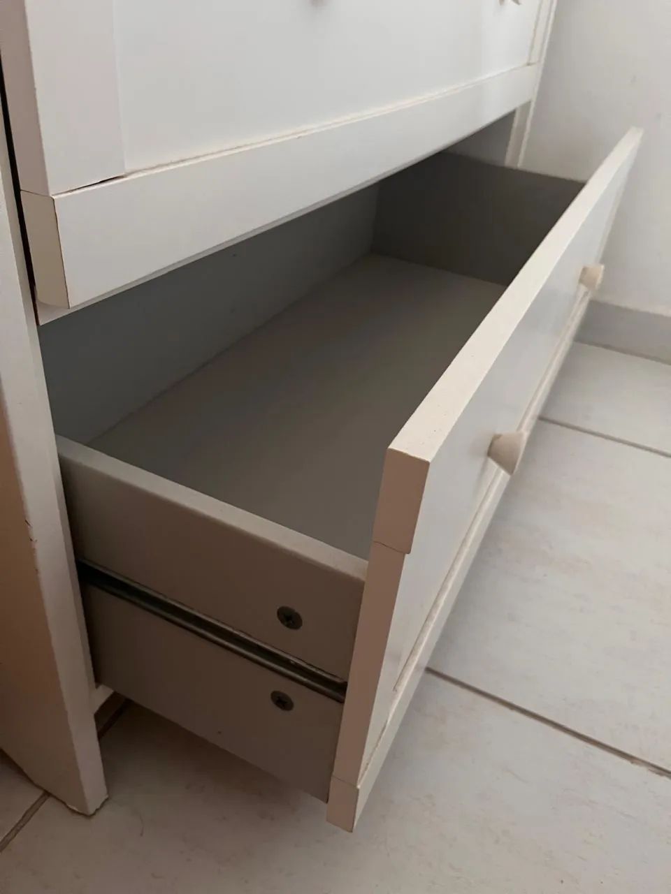 Cômoda usada com 3 gavetas - Foto 4