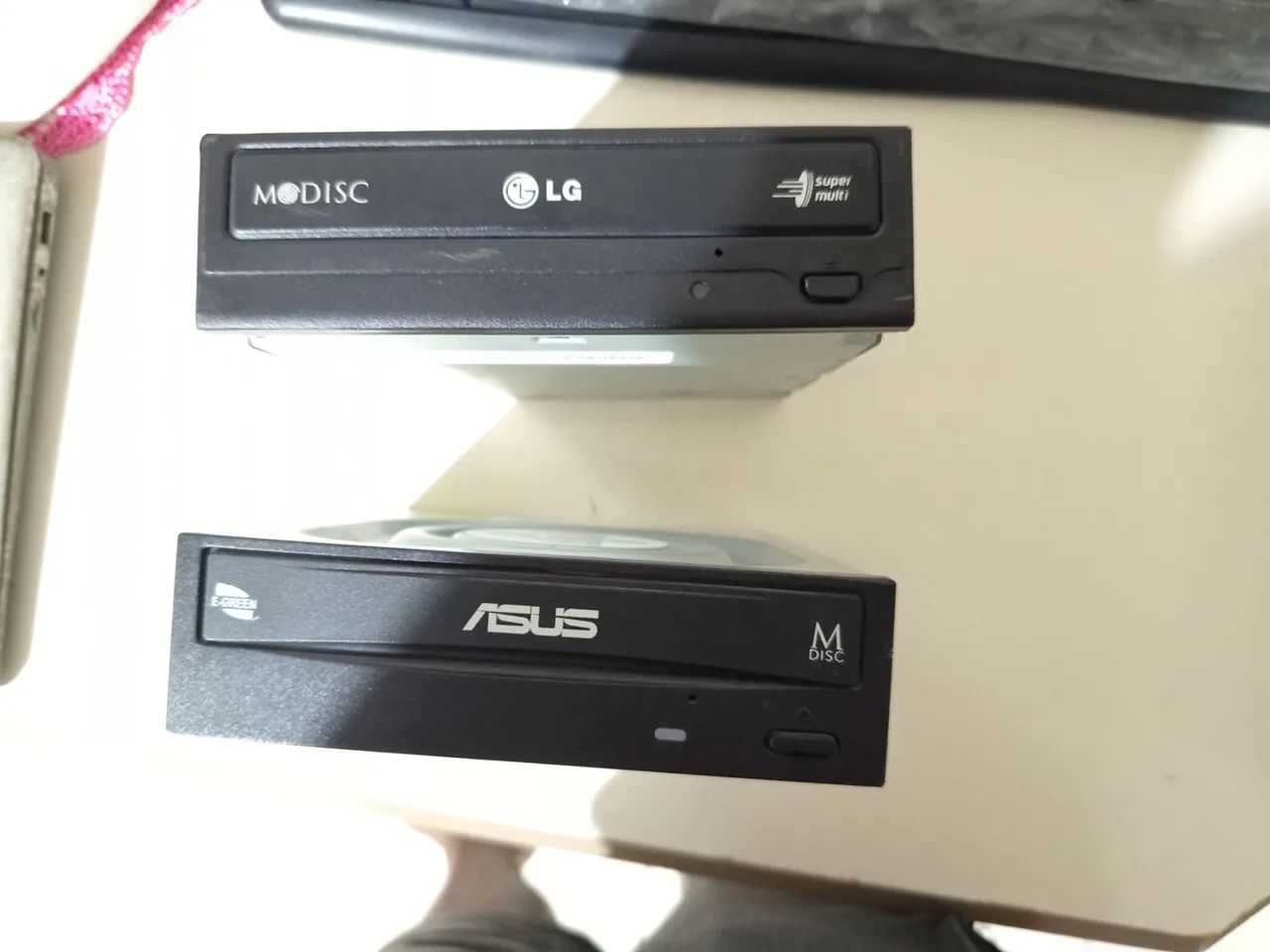 Leitores de mídia Asus e LG