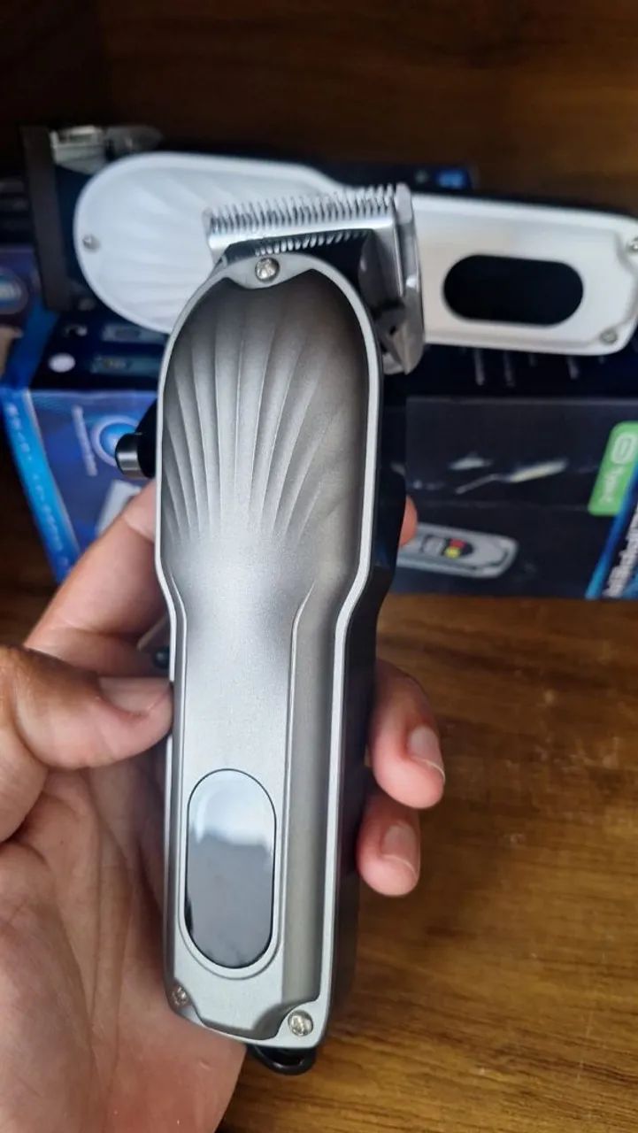 Máquina de cortar cabelo profissional 