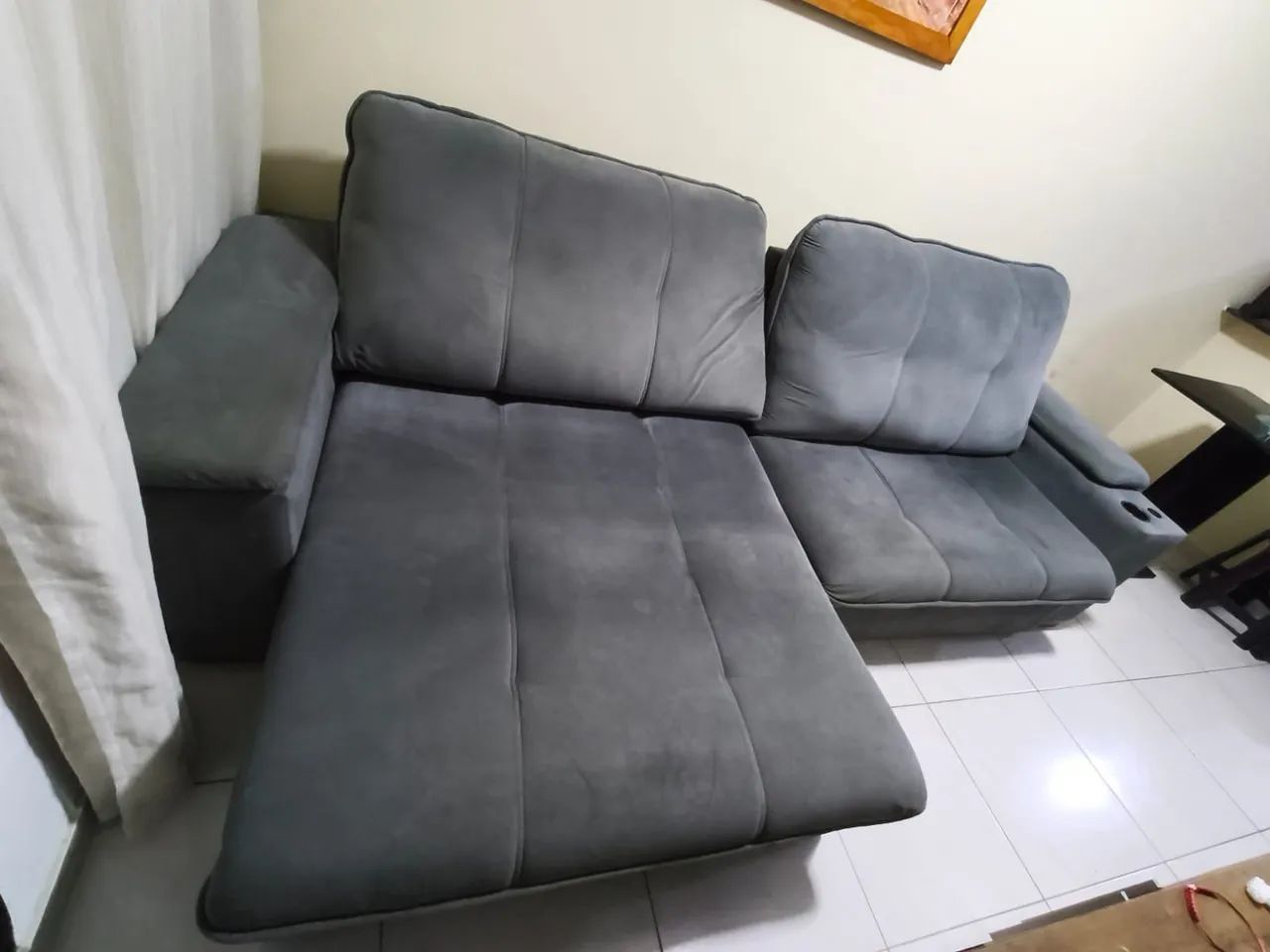 Sofá em veludo semi novo