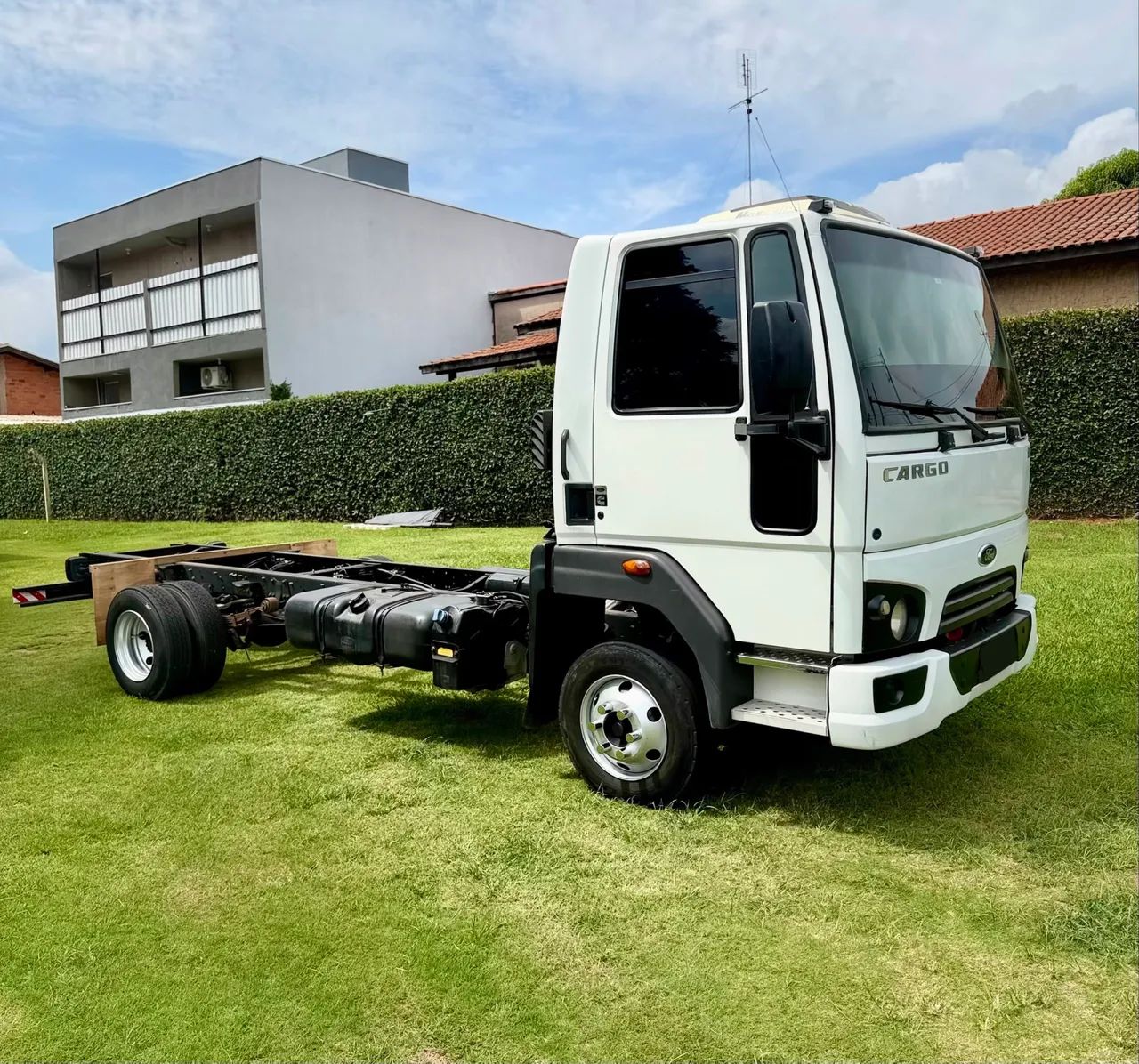 Caminhão FORD CARGO 816 4x2 2015 CGASSI