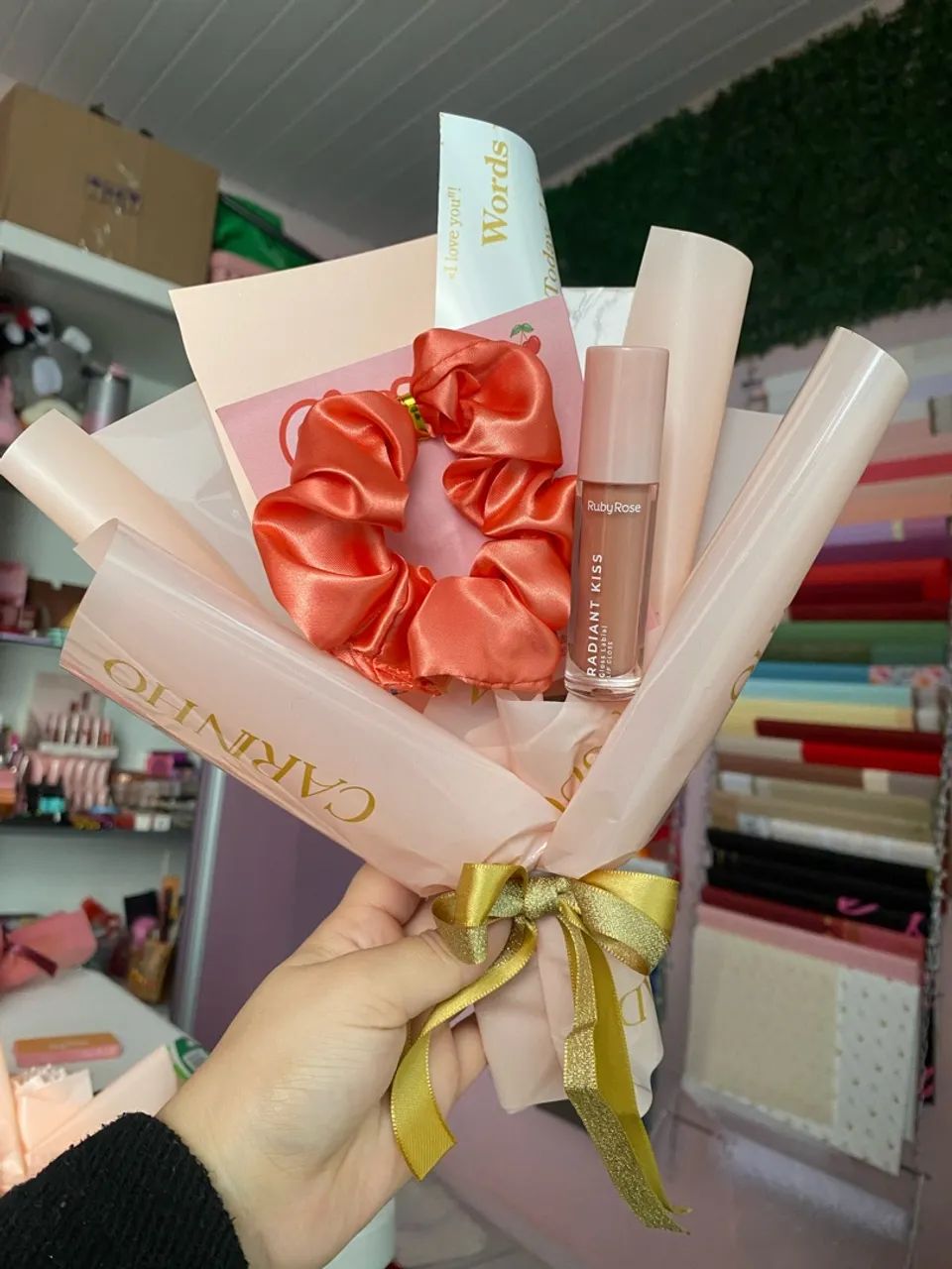 Presente mini buquê de maquiagem