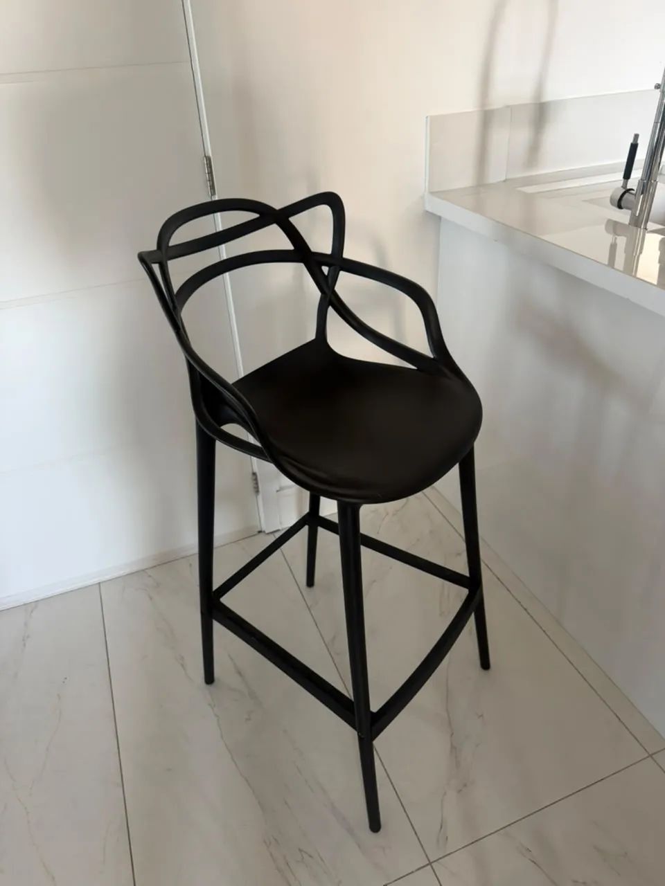 Conjunto 6 cadeira e 2 banquetas sem detalhes  - Foto 3