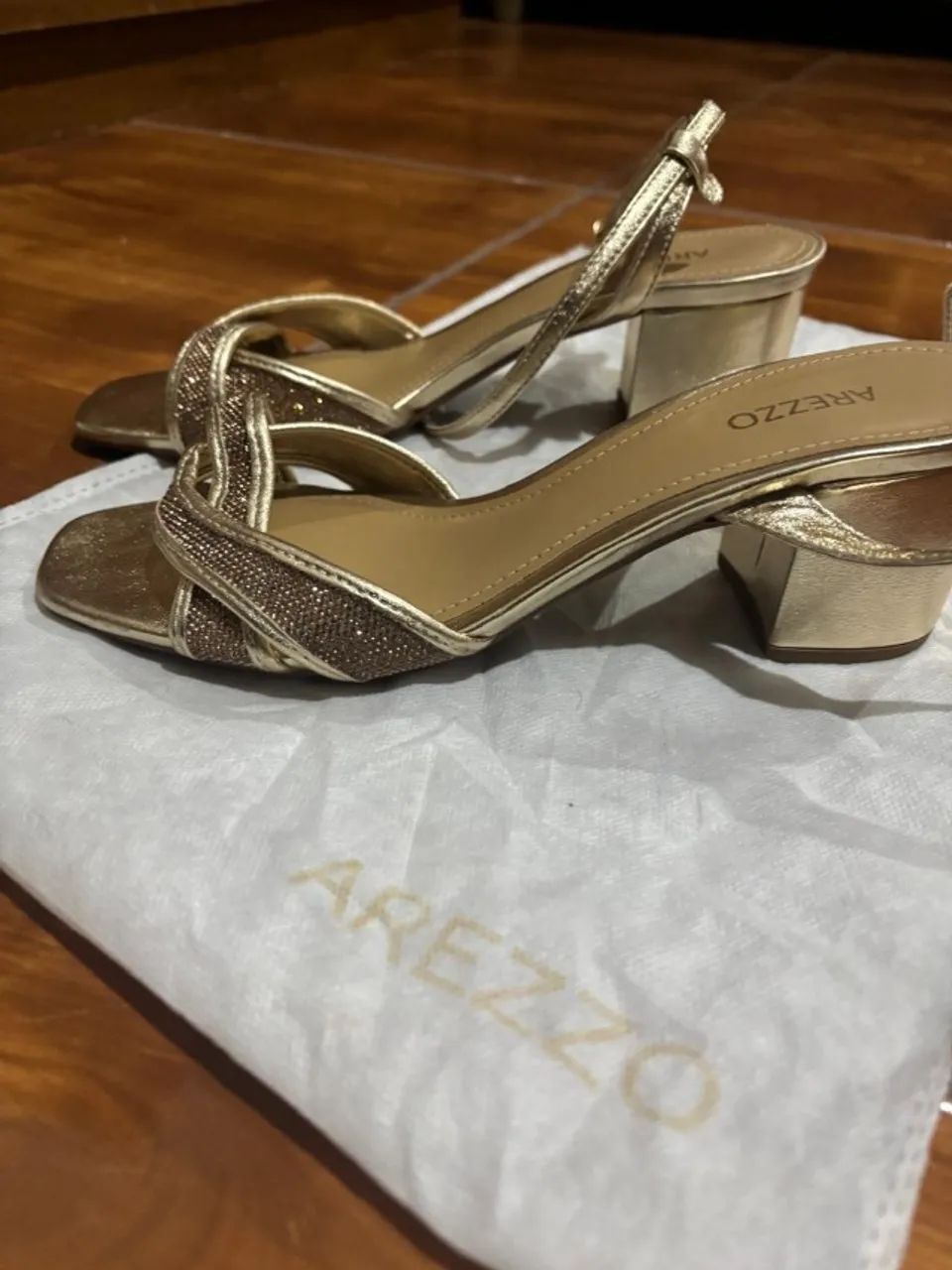 Sandália Dourada Arezzo  - Foto 3
