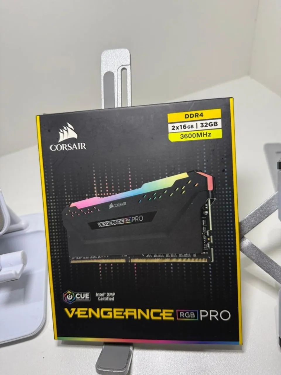 Memória RAM Corsair Vengeance PRO RGB 2x16 3600Hz Seminova