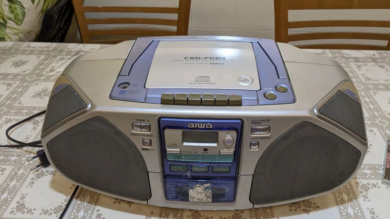 Radio Aiwa antigo - funciona cd