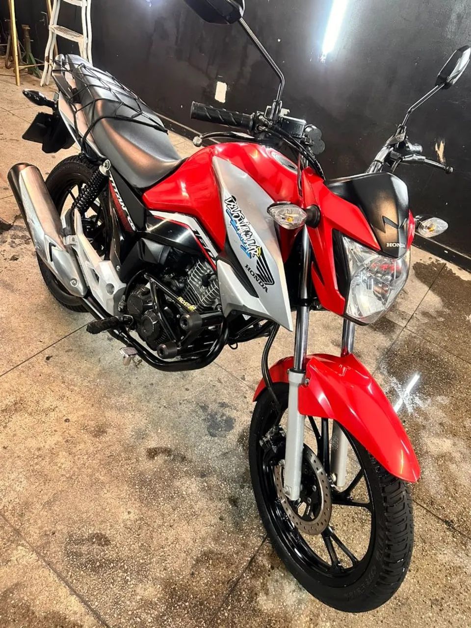 Titan 160