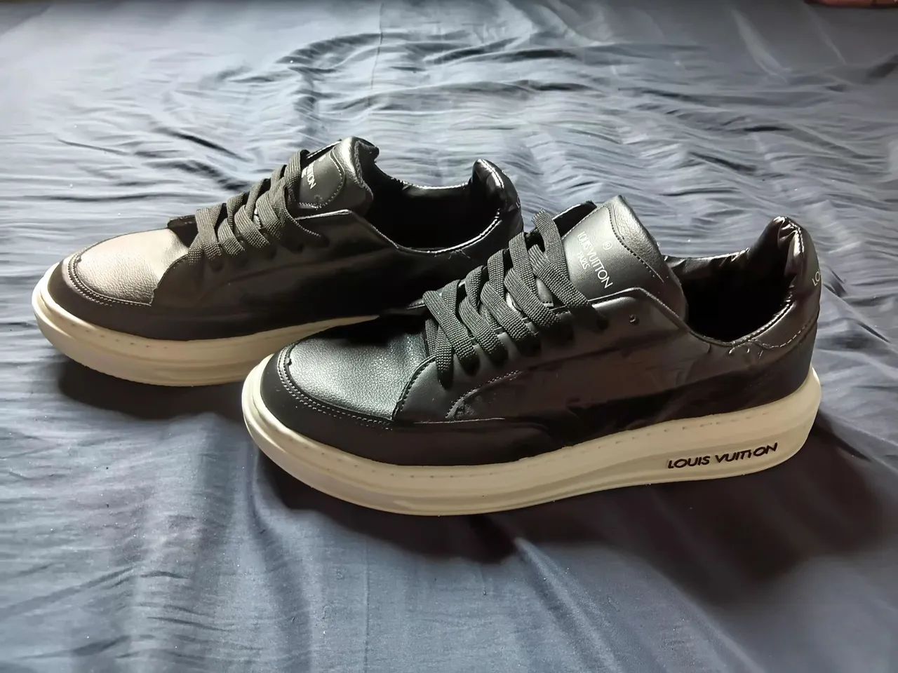 ? Tênis Louis Vuitton All Black - Estilo, Sofisticação e Conforto! - Foto 4