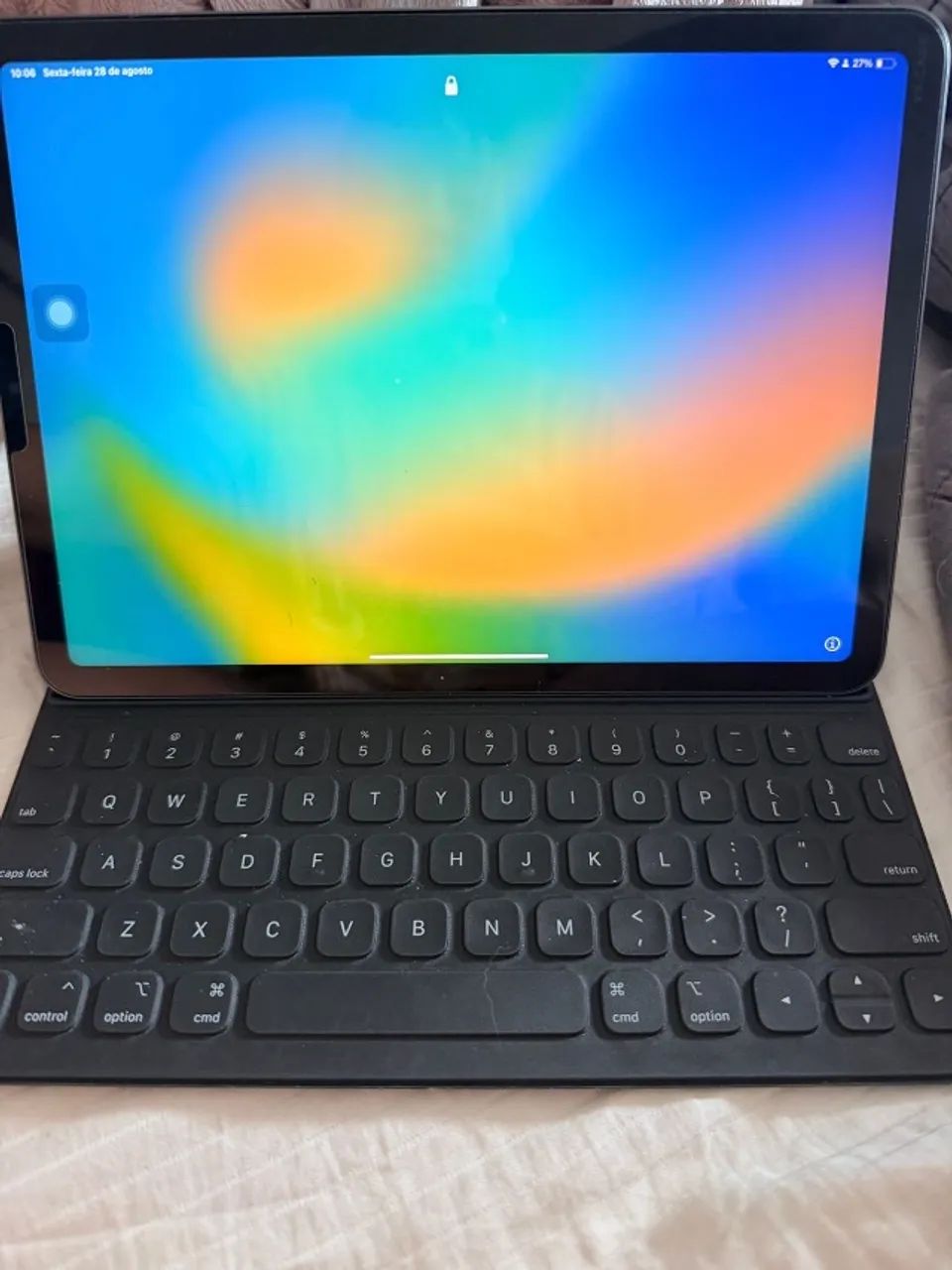 iPad Air 5° geração, 64GB, com capa teclado incluso. 