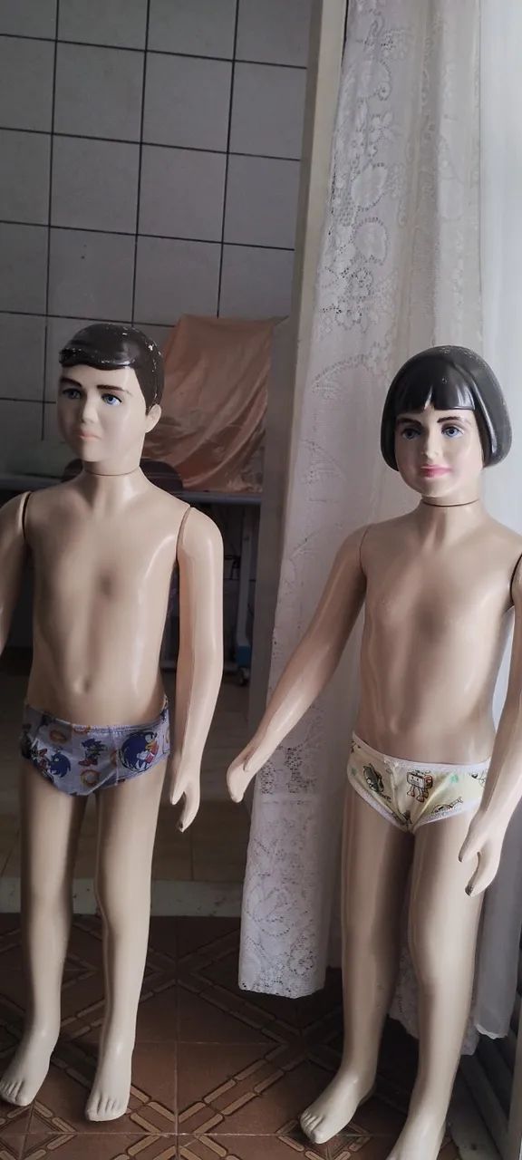 Vendo manequins masculino e feminino.