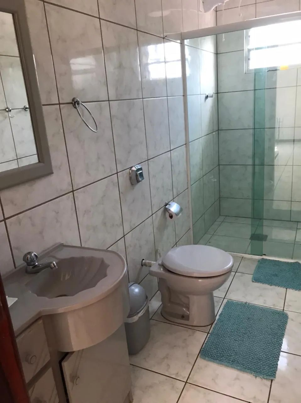 Alugo linda casa ampla e mobiliada - Foto 4