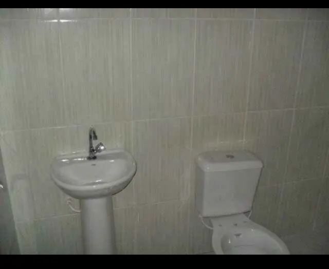 Quarto e banheiro bairro santa cruz BH 