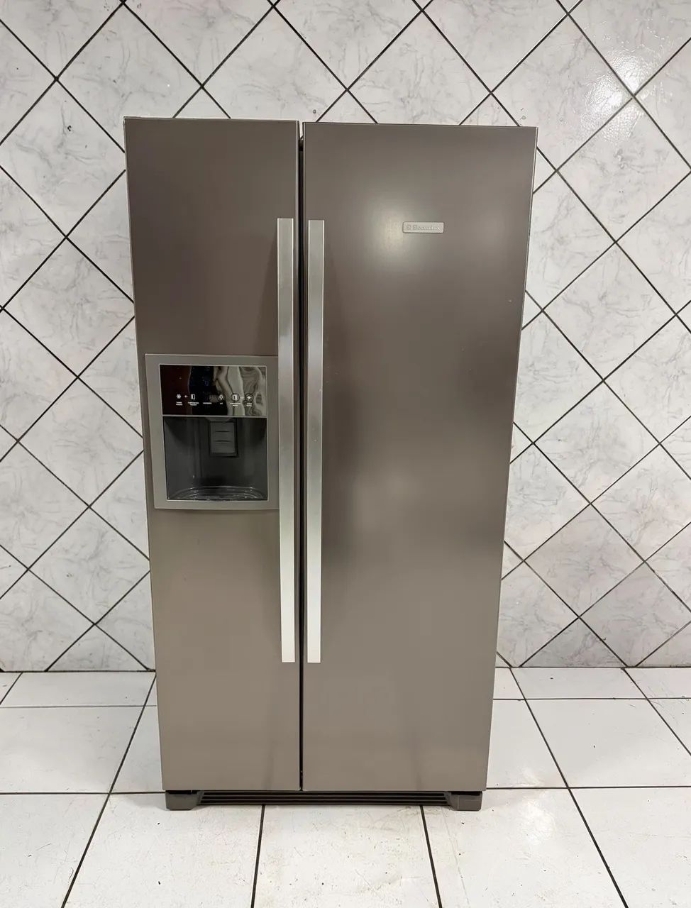 Geladeira Electrolux side by side inox