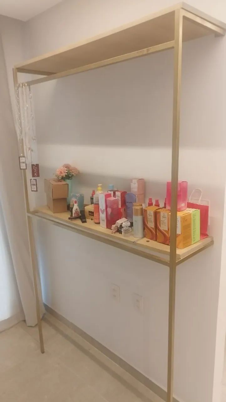 Arara dourada para loja de roupas  - Foto 2