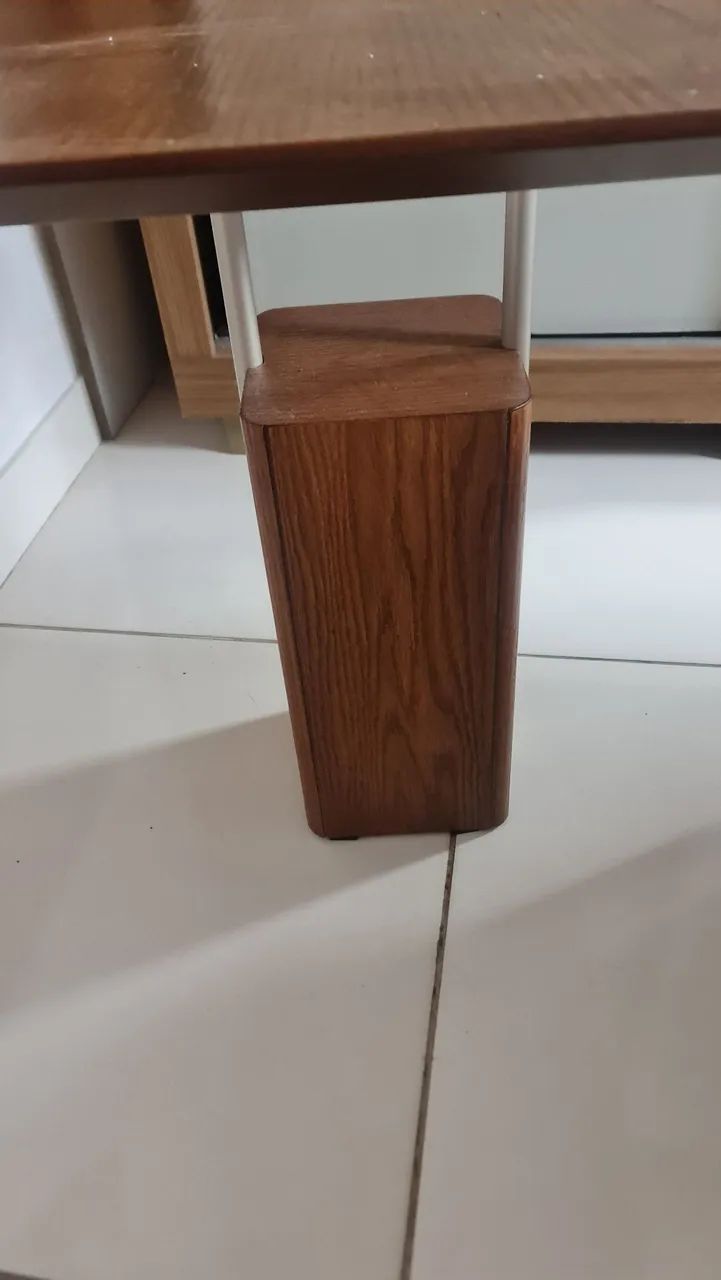 VENDO LINDA MESA QUADRADA DA LARSHOPPING NOVA  - Foto 4