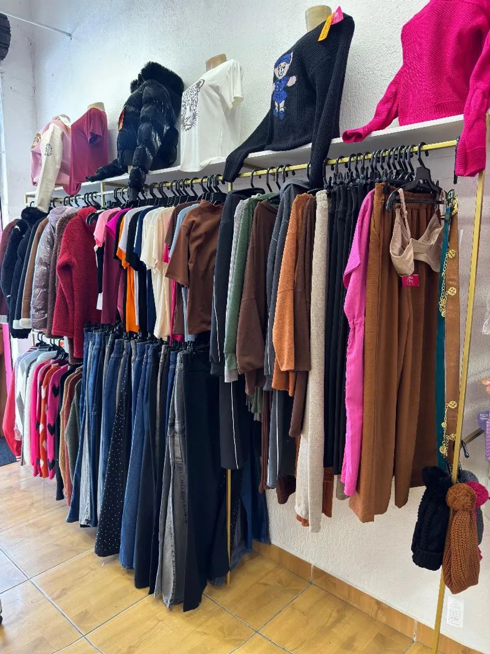 Passo ponto de loja de roupas, maquiagens e acessórios  - Foto 5