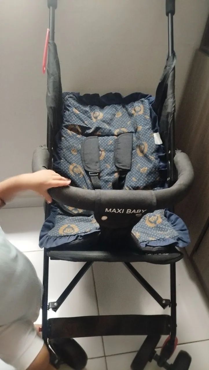 Vendo carrinho de passeio com almofada extra e trocador anatômico  - Foto 4