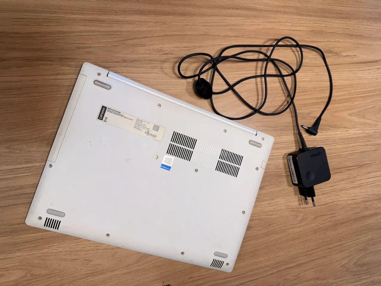 NOTEBOOK BRANCO Lenovo IdeaPad 320 com processador Intel Core i3