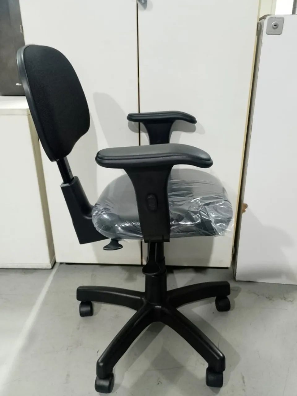 Cadeiras de Escritório   NR17  Com back sistem  - Foto 4