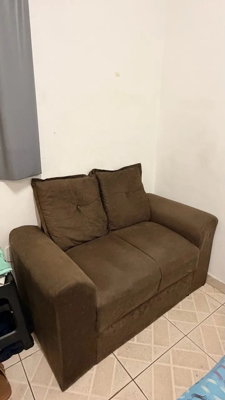 Sofá de dois lugares 