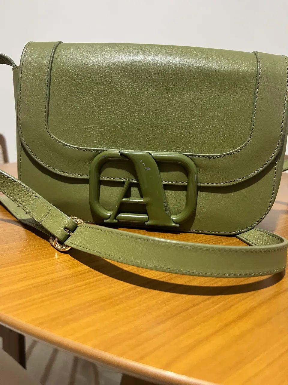 Bolsa em couro legítimo Arezzo