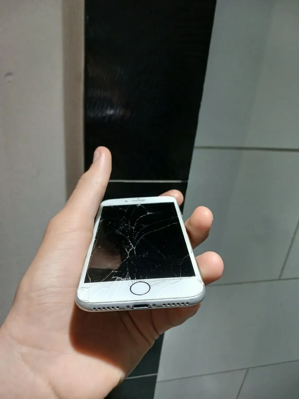 Vendo e troco iPhone 8  - Foto 3