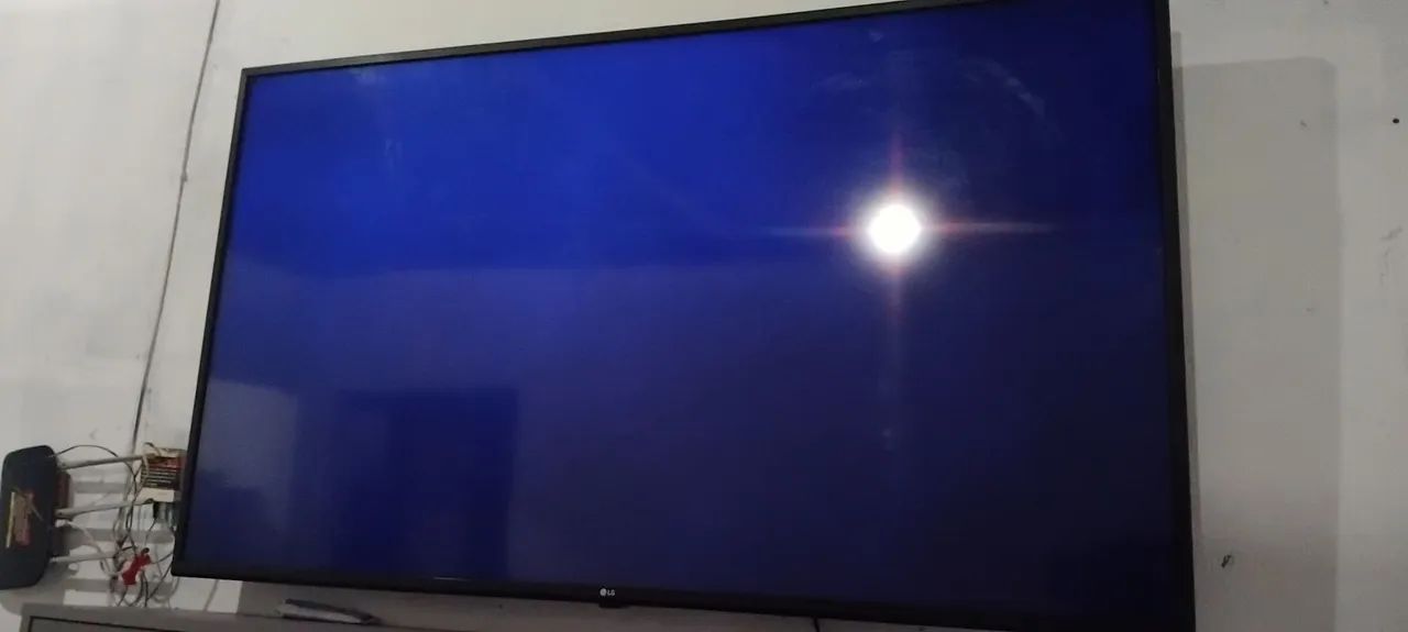 Tv de 60 polegadas LG, tela ficou toda azul do nada . Bem conservada