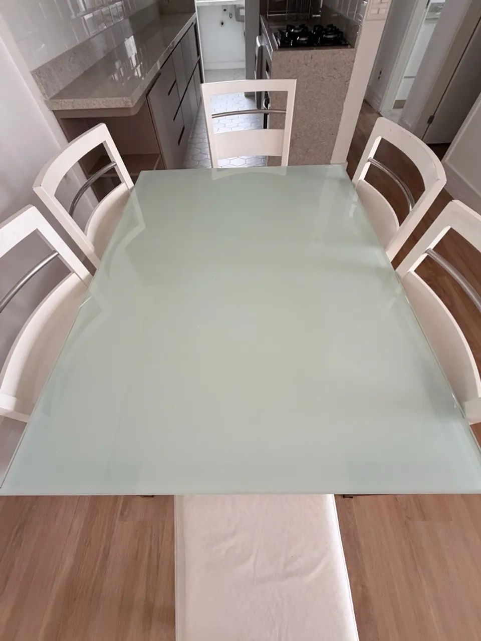 Mesa branca conjunto com cadeiras  - Foto 5