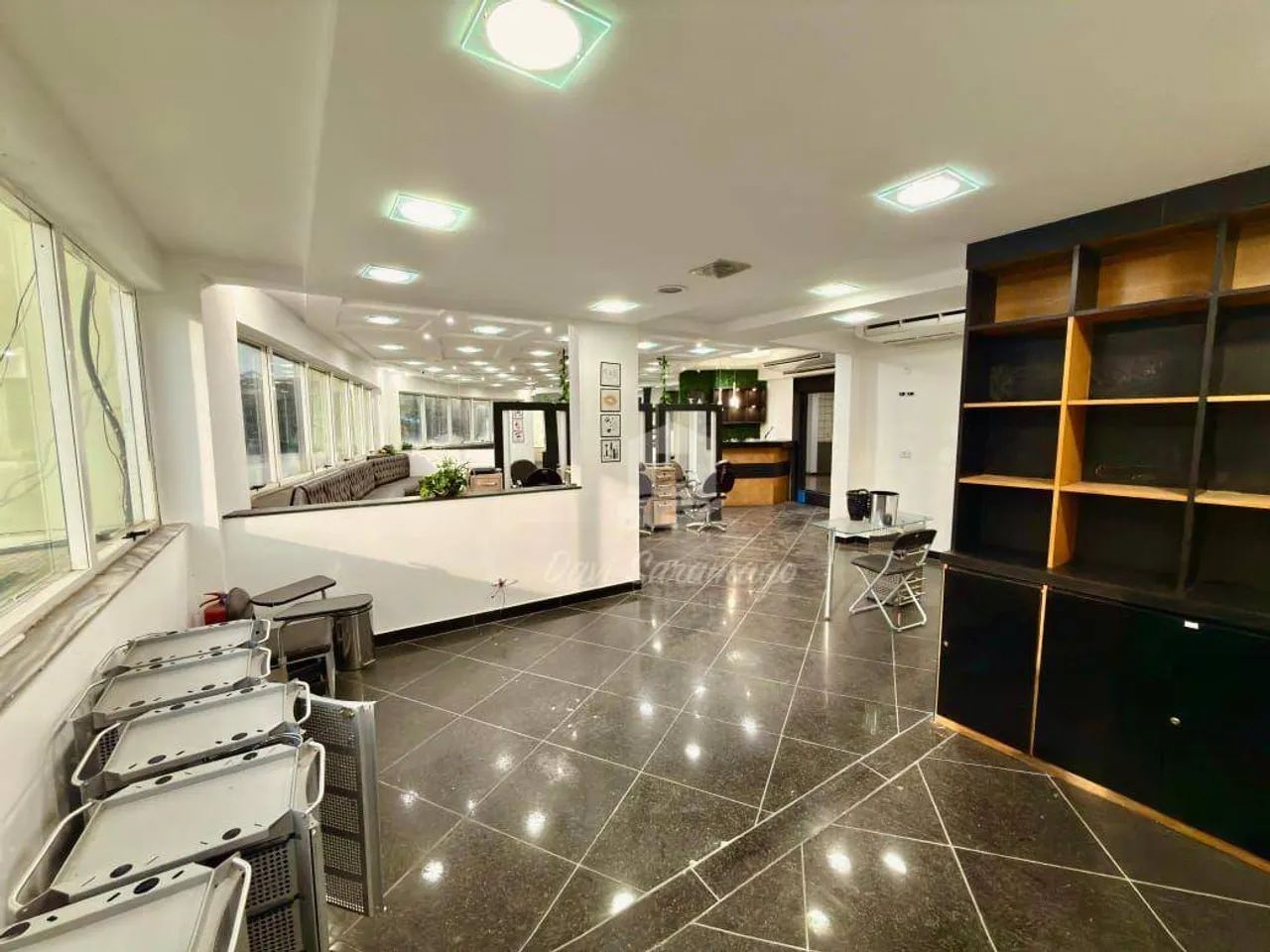 Loja ampla com 100m2 no Camboinhas Mall. - Foto 5