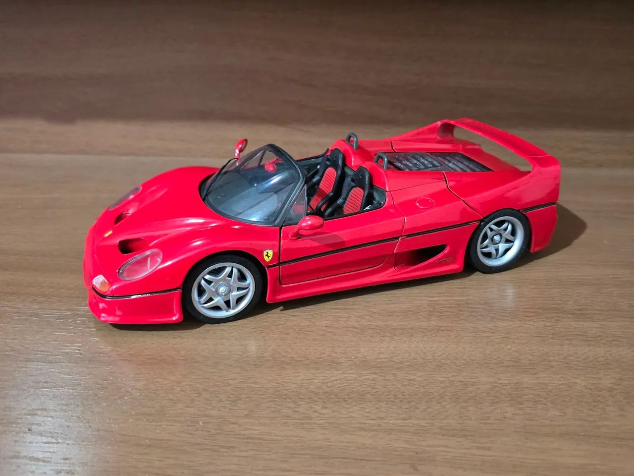 Miniatura ferrari f50 1/18