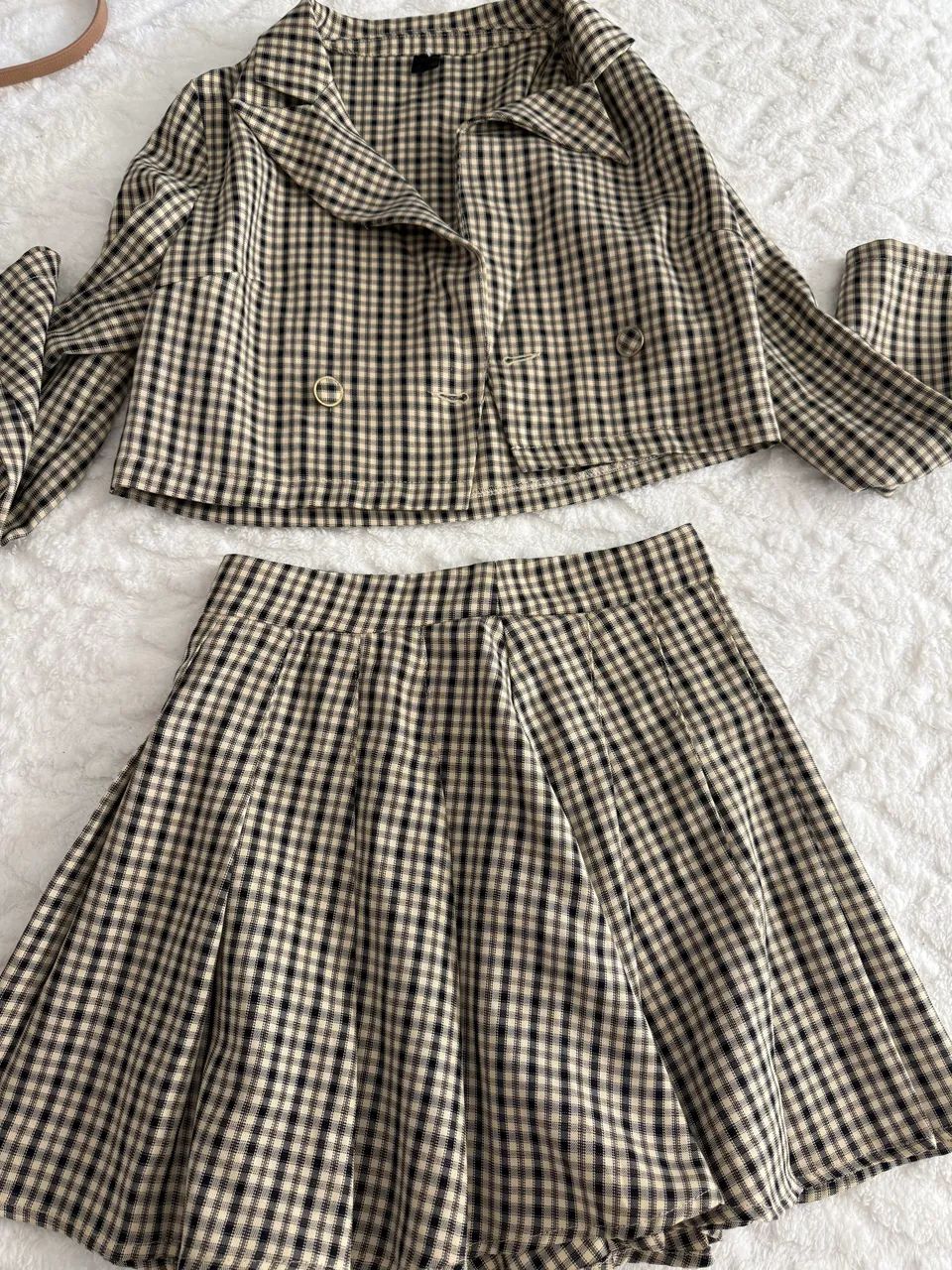 Conjunto composto por jaqueta cropped e saia - Foto 2