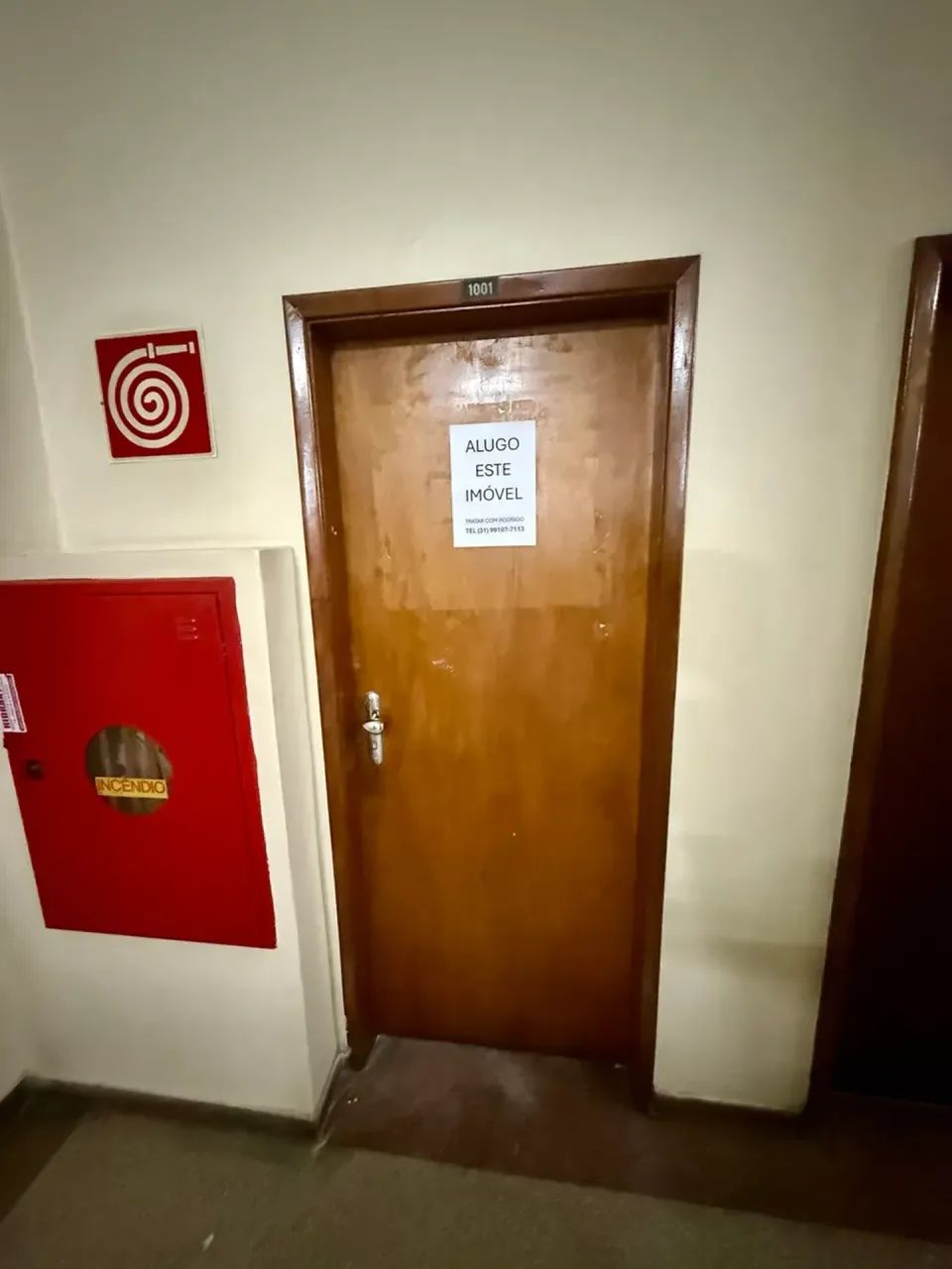 Sala com antesala e banheiro, Ed Maletta, clara e arejada, andar alto, frente elevadores. - Foto 5